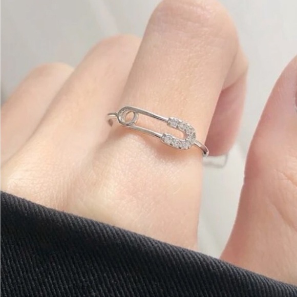 SILVER SAFETY PIN CUFF RING - Picture 1 of 4